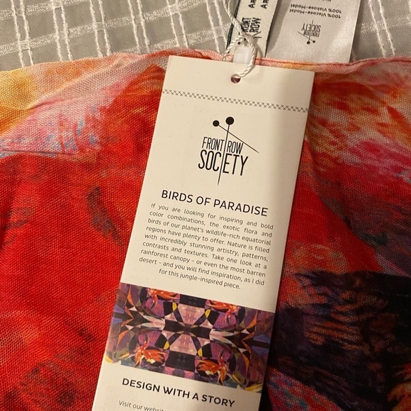 Front Row Society Birds of Paradise Scarf 60” x 80” (FW) - Picture 5 of 10